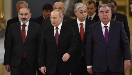 Deutsche Wirtschafts Nachrichten: Rusiya sanksiyaların təzyiqi altında nəinki ayaq üstə qaldı, həm də gücləndi