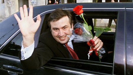 Qafqazdan qızılgül qoxulu bir Mişa keçdi...