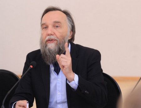 Duqin: Qərbdə lider yoxdur, vaxtaşırı dəyişdirilən klounlar var
