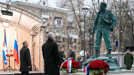 Aleksandr Duqin: Kastro geopolitik, milli kimliyin müdafiəçisi və ABŞ hegemonluğuna qarşı döyüşən əsgər kimi