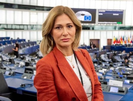 Münaqişəyə son qoymaq üçün Ukraynaya silah göndərmək yox, heç bir şərt olmadan danışıqlar aparmaq lazımdır - avropalı deputat